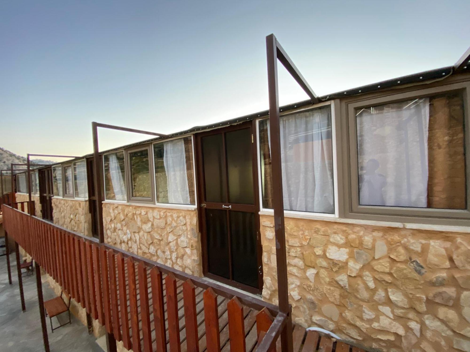 Dana'S Trail Hotel Exterior photo